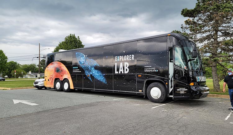 A ‘magic’ school bus brings science class to schools in need