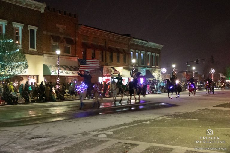 The Hometown Holiday Horse Parade 2022 drew a big crowd – despite the weather conditions