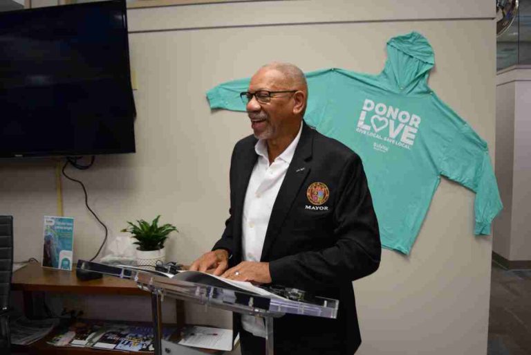Mayor Mims toasts January Blood Donor Month